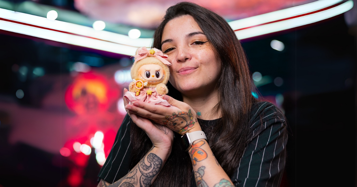OiFrancine com seu Labubu 